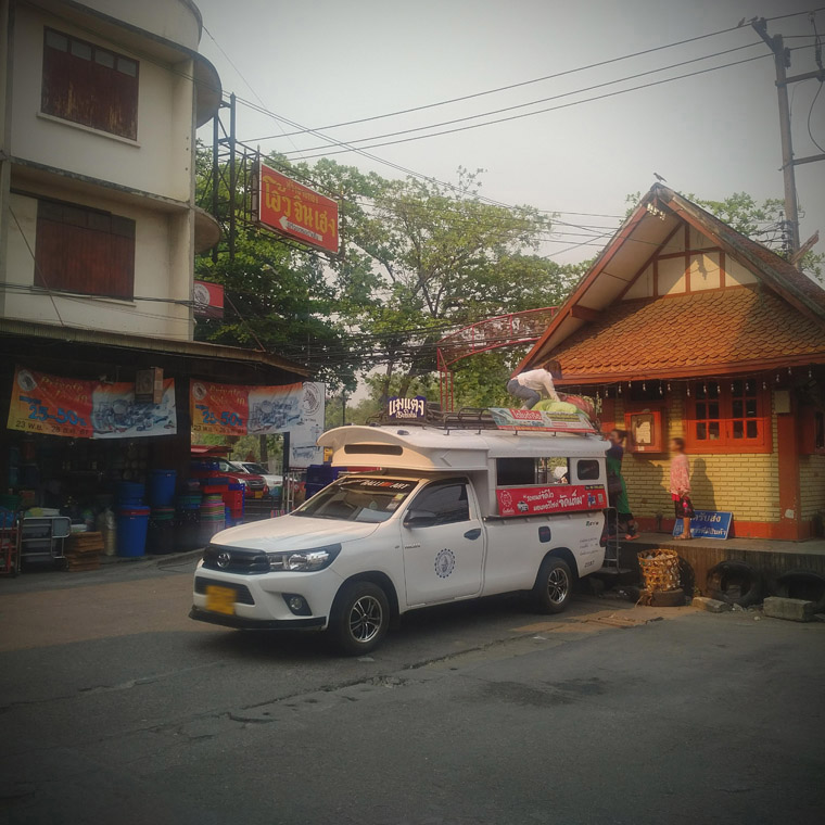 mini bus Chiangmai [ Waroros market -  Mea Thang  ] (2587)